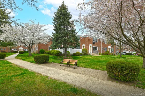 $315,000 | 7802 226th Street, Unit B | Oakland Gardens