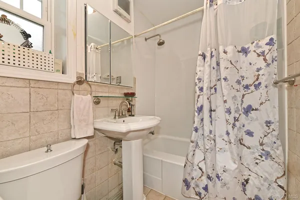$315,000 | 7802 226th Street, Unit B | Oakland Gardens