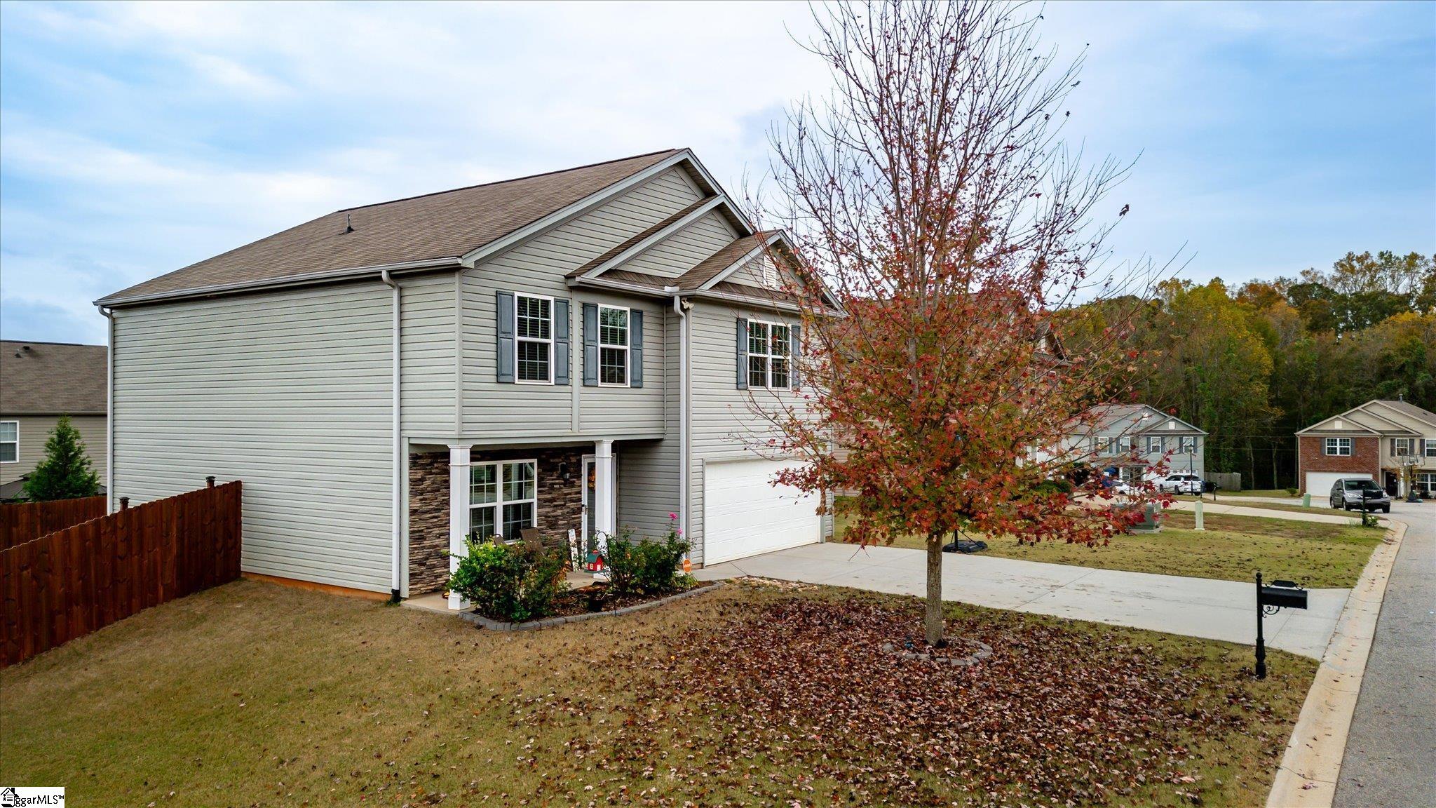805 Brighton Ridge Court Wellford, SC 29385 - Photo 5 of 40 Gallery Image 5