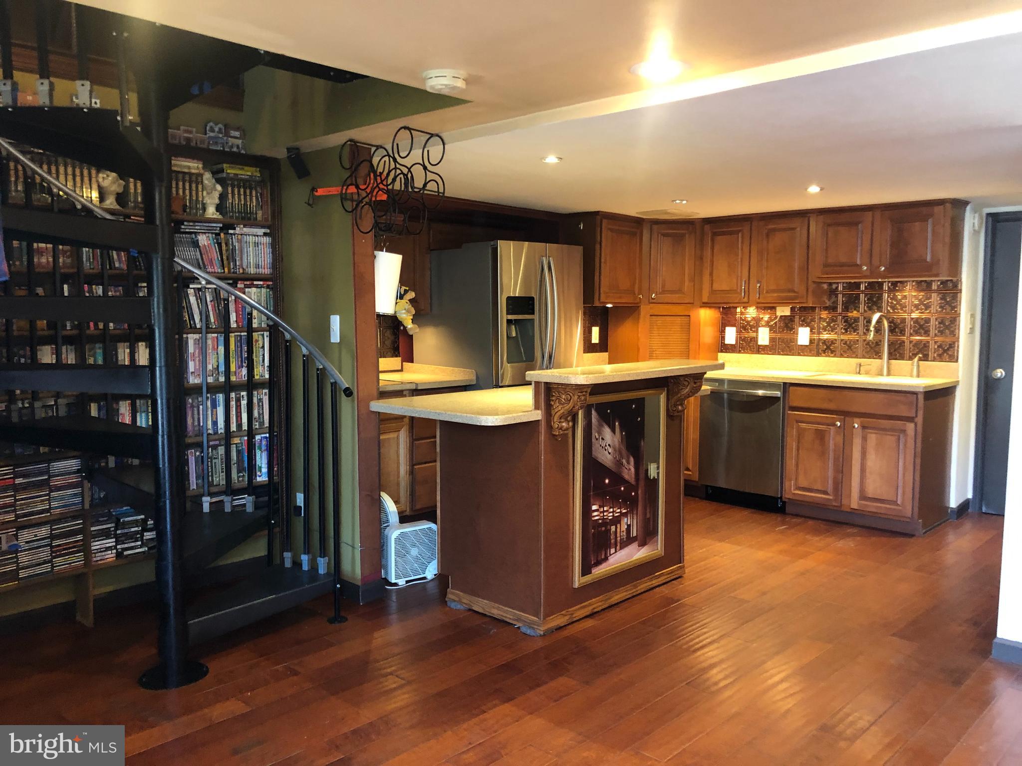 12412 Barbary Road Philadelphia, PA 19154 - Photo 3 of 32 Downstairs living space