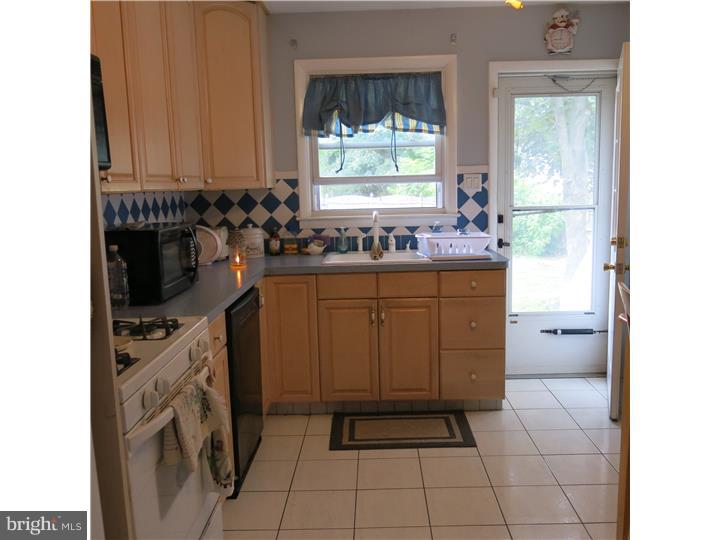 1603 Davis Road Runnemede, NJ 08078 - Photo 12 of 25 Kitchen