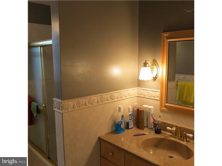 1603 Davis Road Runnemede, NJ 08078 - Photo 15 of 25 Bathroom