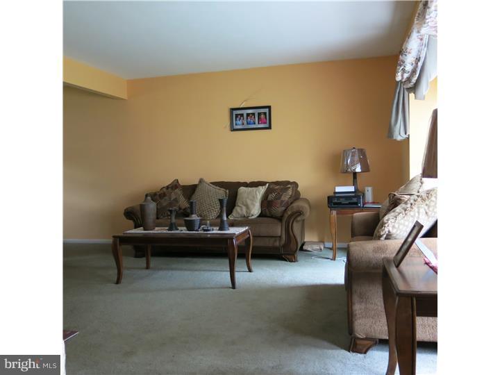 1603 Davis Road Runnemede, NJ 08078 - Photo 8 of 25 Living Room