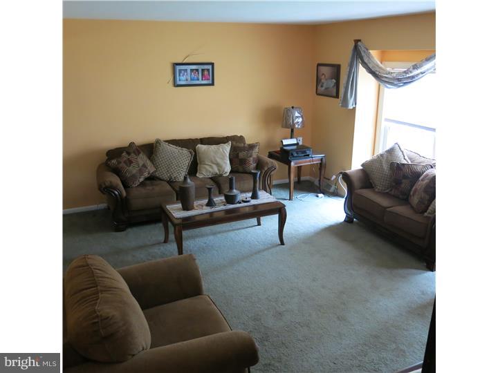 1603 Davis Road Runnemede, NJ 08078 - Photo 10 of 25 Living Room