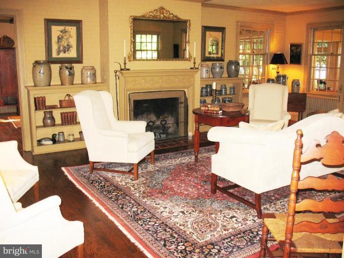 2212 Jenkins Creek Road Cambridge, MD 21613 - Photo 17 of 30 Living Room