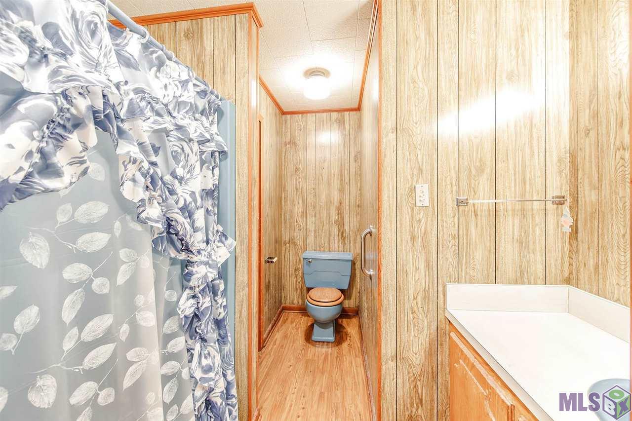 113 Isle Of Cuba Road Schriever, LA 70395 - Photo 8 of 11 Hall Bathroom