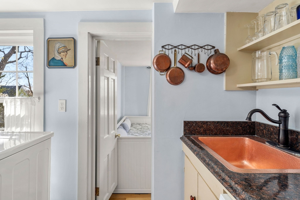 40 R Prospect Street, Unit 3 Marblehead, MA 01945 - Photo 11 of 34