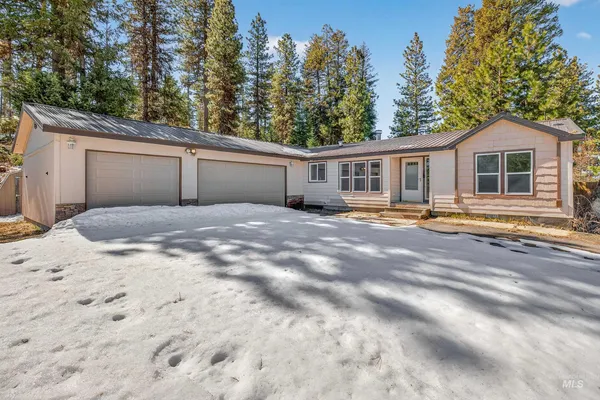 $554,900 | 1649 Crown Point Parkway, Cascade, ID 83611