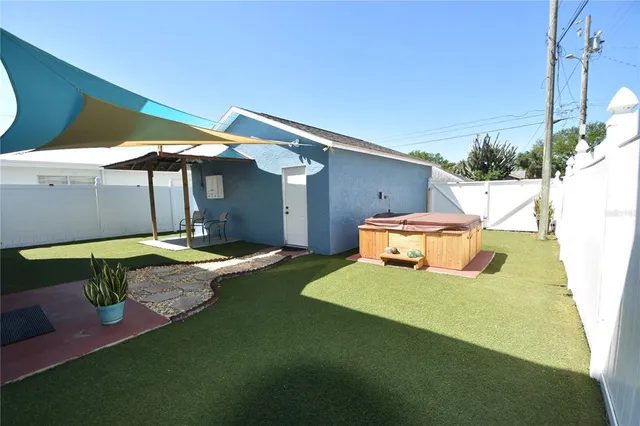 a view of back yard of the house