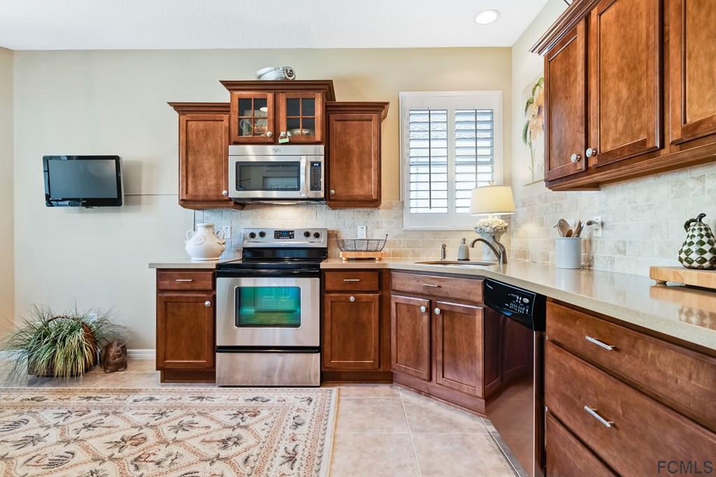55 Raintree Circle Palm Coast, FL 32164 - Photo 18 of 62 Kitchen with beautiful countertops and cabinets