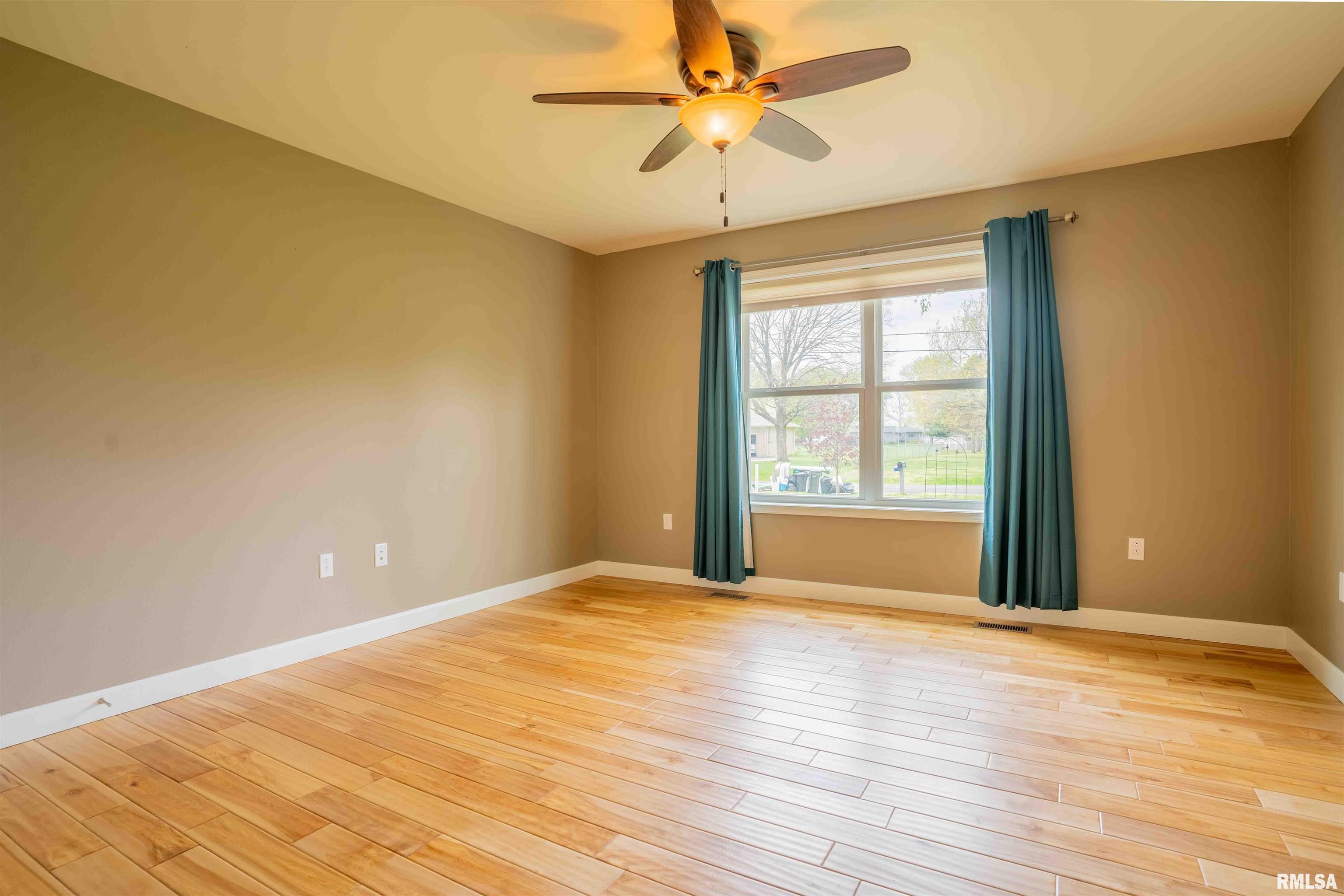 2802 Deveron Circle Pekin, IL 61554 - Photo 13 of 36