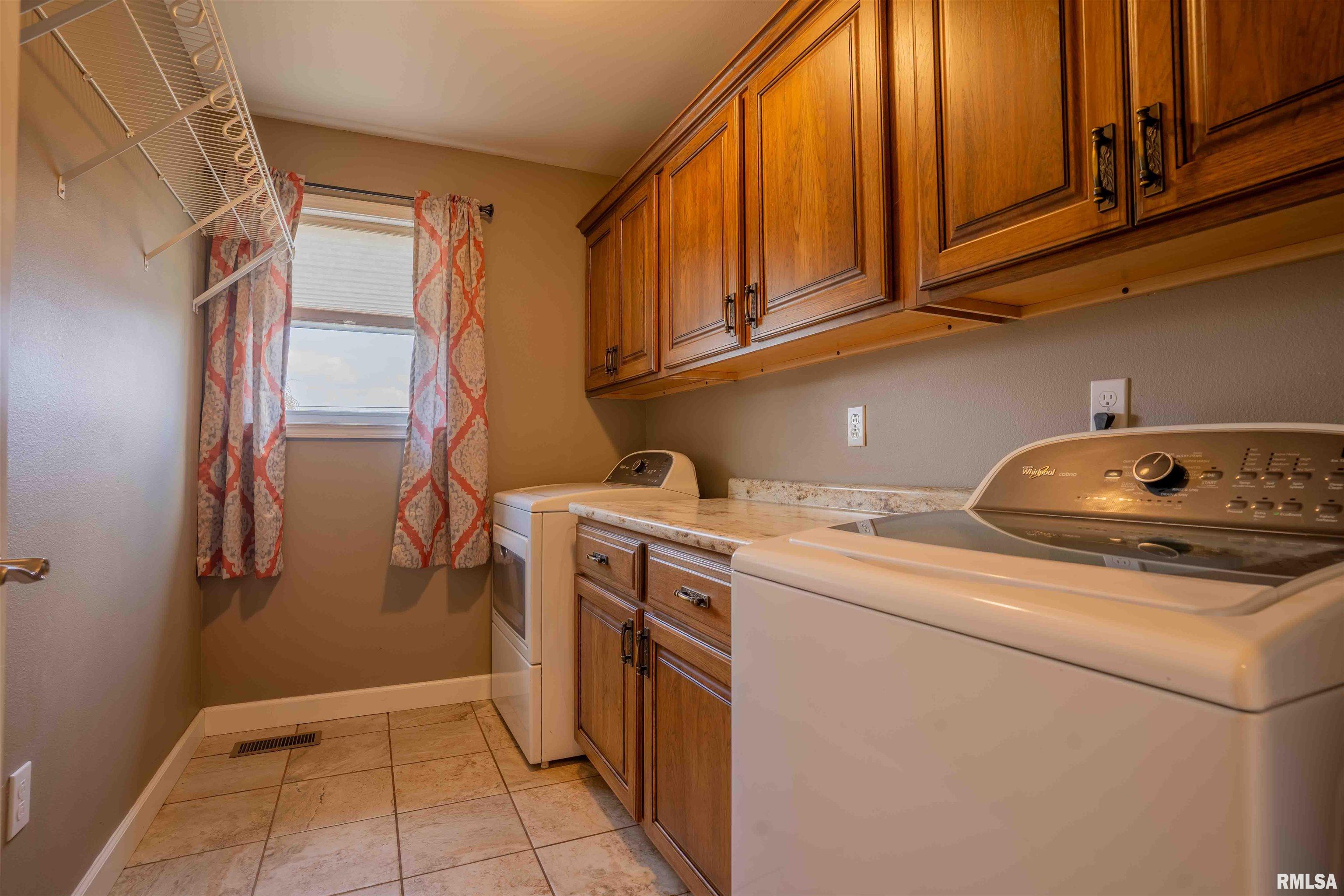 2802 Deveron Circle Pekin, IL 61554 - Photo 17 of 36