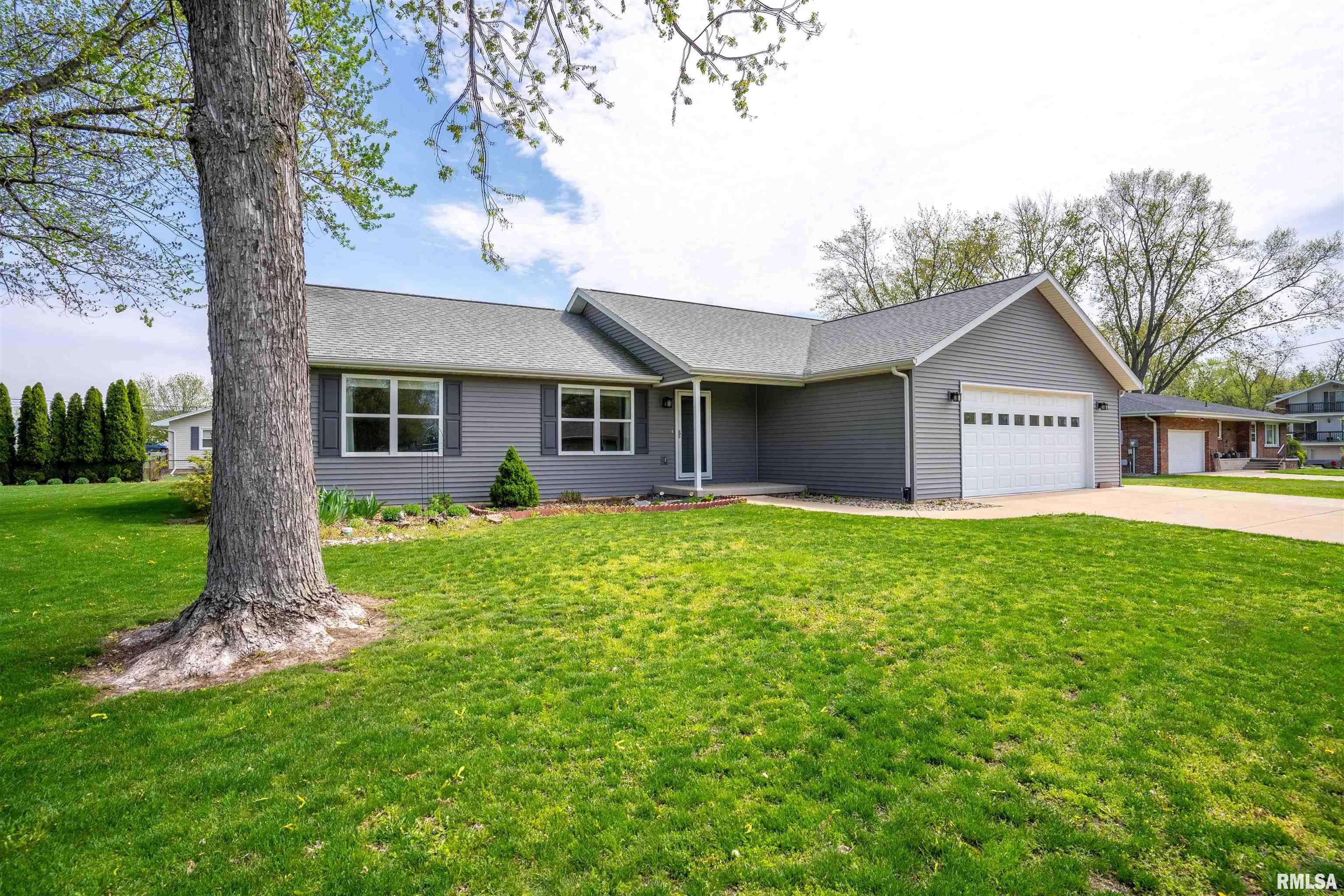 2802 Deveron Circle Pekin, IL 61554 - Photo 2 of 36