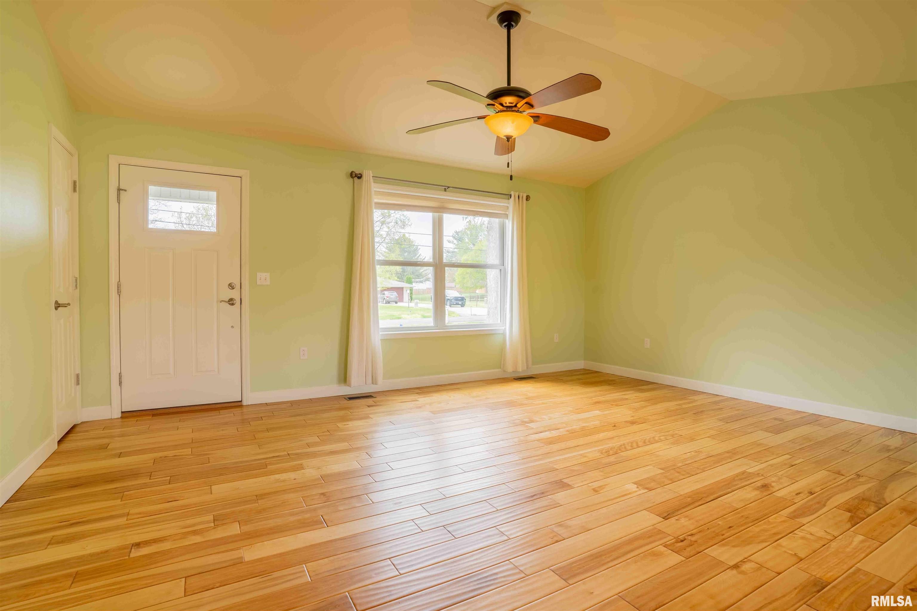 2802 Deveron Circle Pekin, IL 61554 - Photo 4 of 36