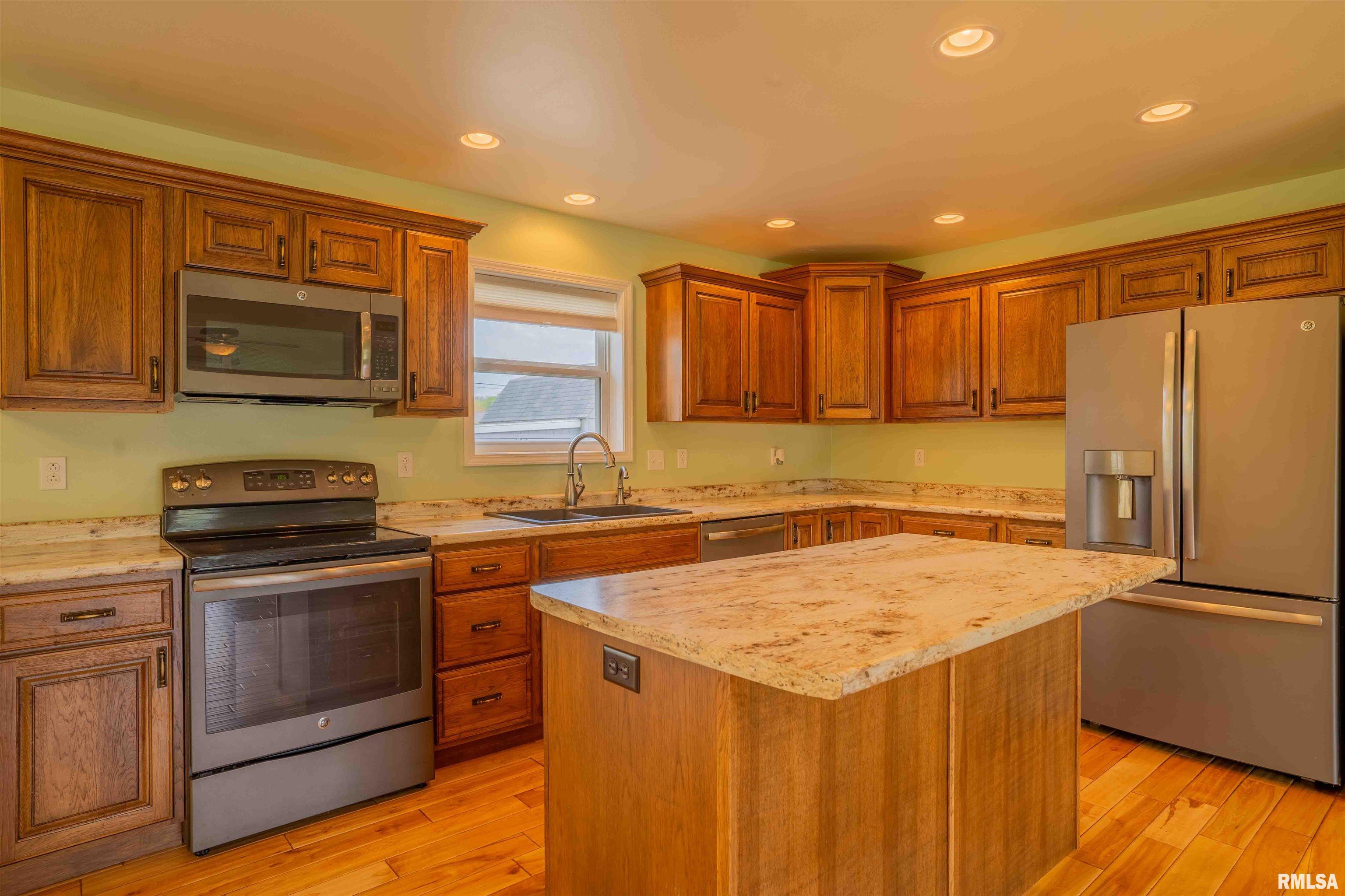 2802 Deveron Circle Pekin, IL 61554 - Photo 6 of 36