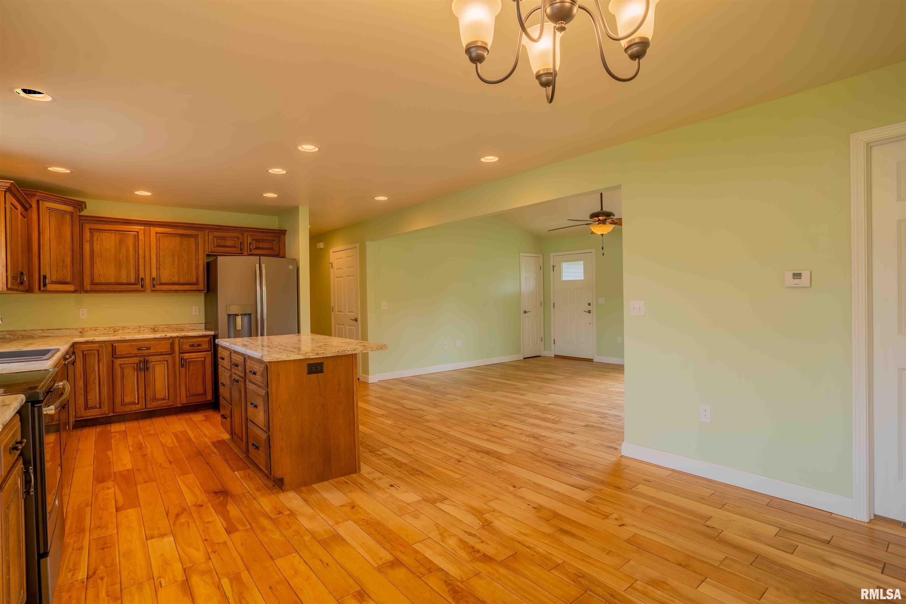 2802 Deveron Circle Pekin, IL 61554 - Photo 10 of 36