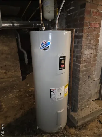 $145,000 | 1227 East B Street, Unit 1227/1229, Belleville, IL 62221