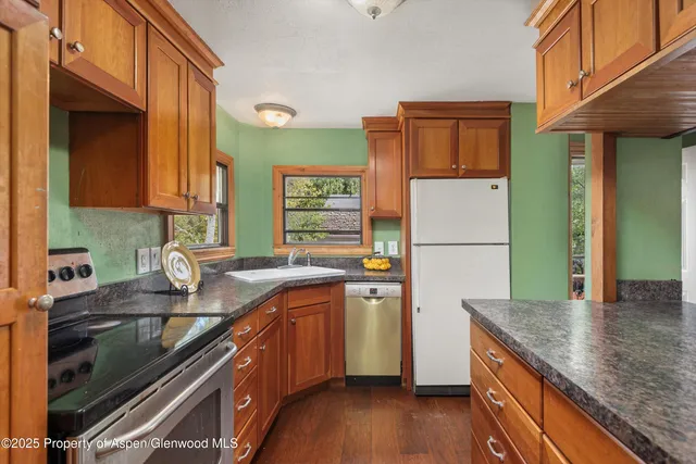 $500,000 | 4 Aspen Village Road, Aspen, CO 81611