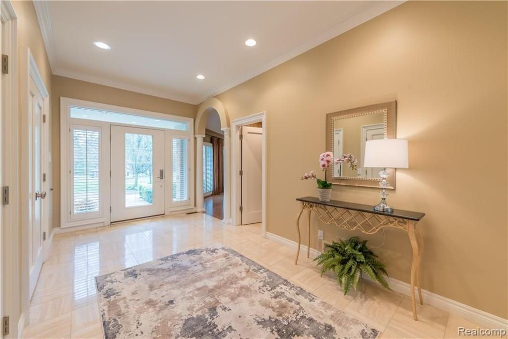 570 Haverhill Road Bloomfield Hills, MI 48304 - Photo 3 of 32
