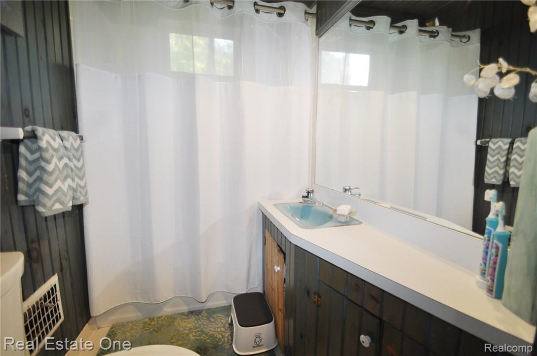 800 Bloomer Road Rochester, MI 48307 - Photo 18 of 30 17.JPG