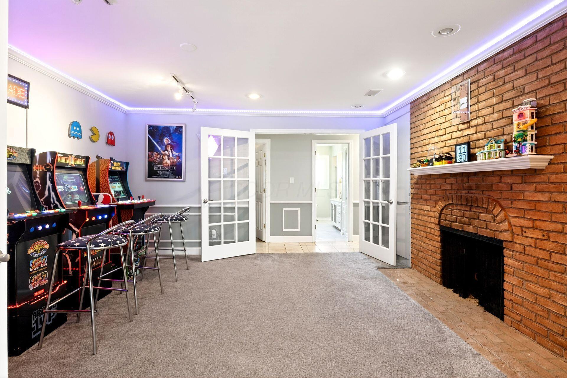 2433 Brookwood Road Columbus, OH 43209 - Photo 29 of 105 Den/Game Room
