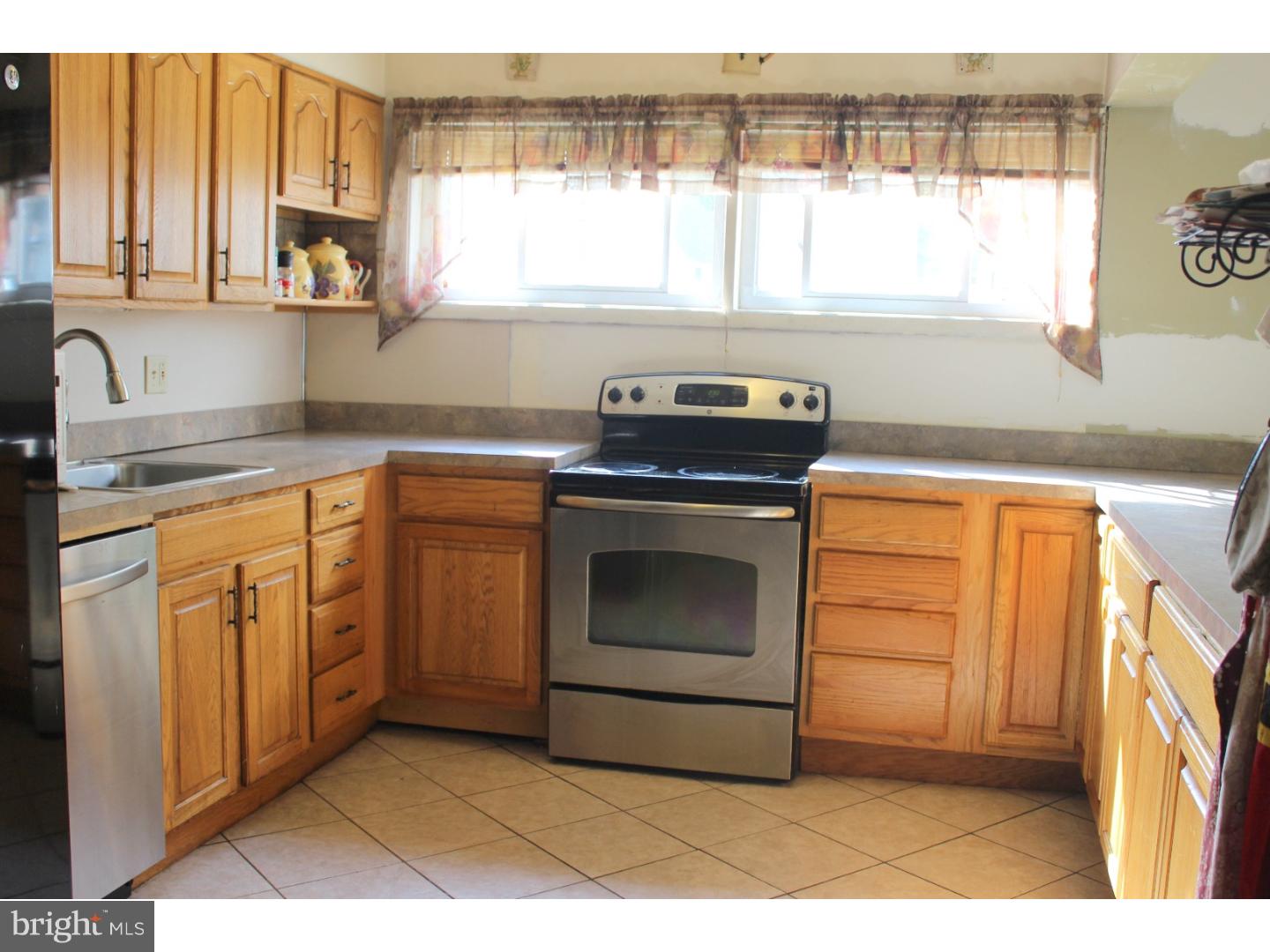 6 Rustleaf Lane Levittown, PA 19055 - Photo 5 of 15 Kitchen