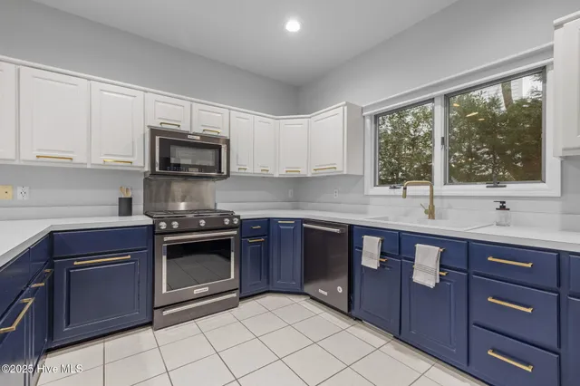 $910,000 | 518 Egret Lake Drive, Pine Knoll Shores, NC 28512