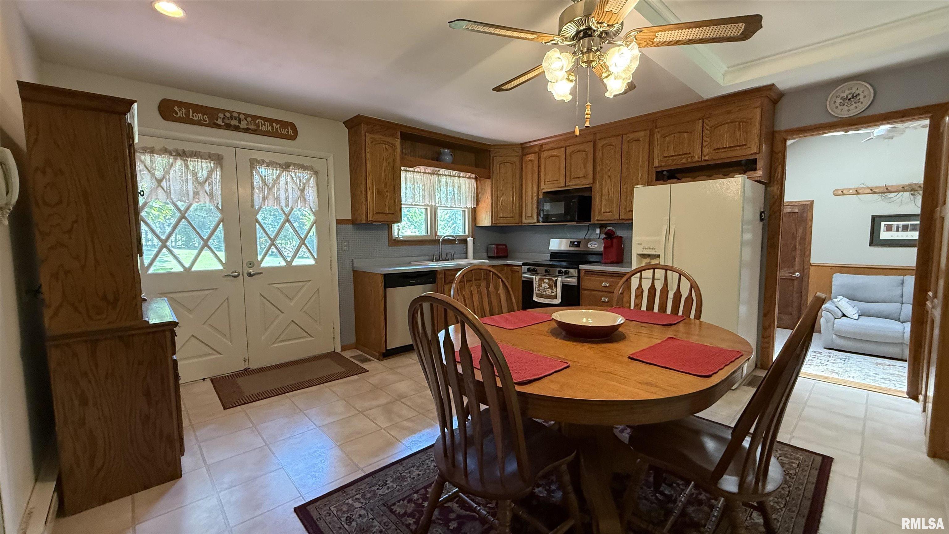 4355 Raleigh Road Eldorado, IL 62930 - Photo 8 of 48
