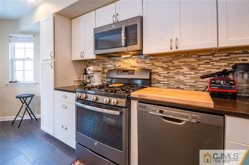 191 Nebula Road, Unit 191 Piscataway, NJ 08854 - Photo 5 of 24 a kitchen with appliances a sink and cabinets