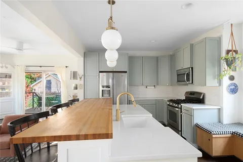 $925,000 | 32 Glendale Avenue, Providence, RI 02906