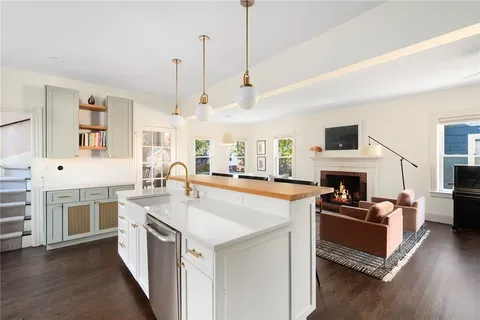 $925,000 | 32 Glendale Avenue, Providence, RI 02906