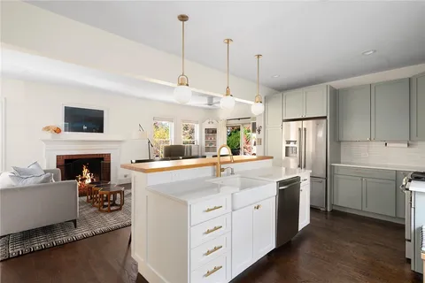 $925,000 | 32 Glendale Avenue, Providence, RI 02906