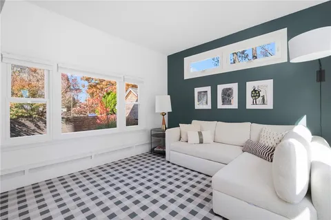 $925,000 | 32 Glendale Avenue, Providence, RI 02906