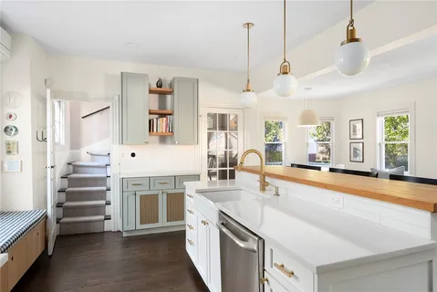 $925,000 | 32 Glendale Avenue, Providence, RI 02906