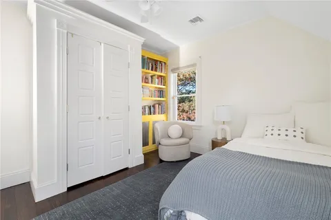 $925,000 | 32 Glendale Avenue, Providence, RI 02906