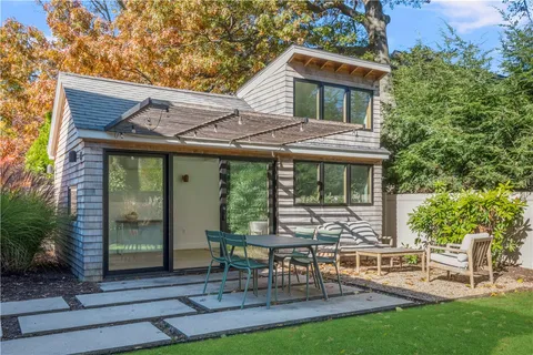 $925,000 | 32 Glendale Avenue, Providence, RI 02906