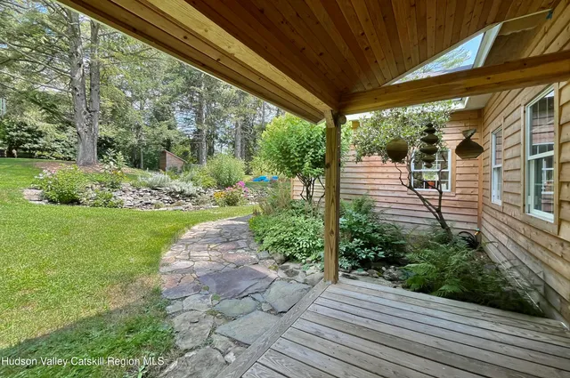 a view of a yard in front of house