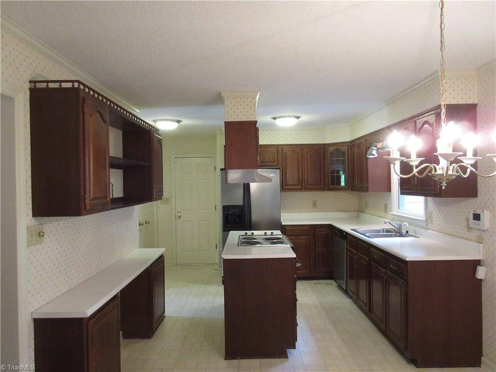 315 Canterbury Road High Point, NC 27262 - Photo 8 of 18 Large Eat In Kitchen