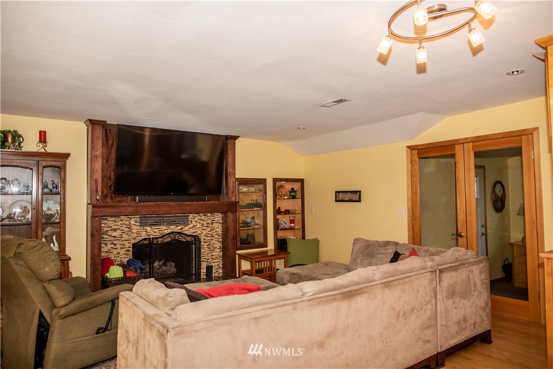 3126 Laurel Road Longview, WA 98632 - Photo 4 of 40 Gallery Image 4