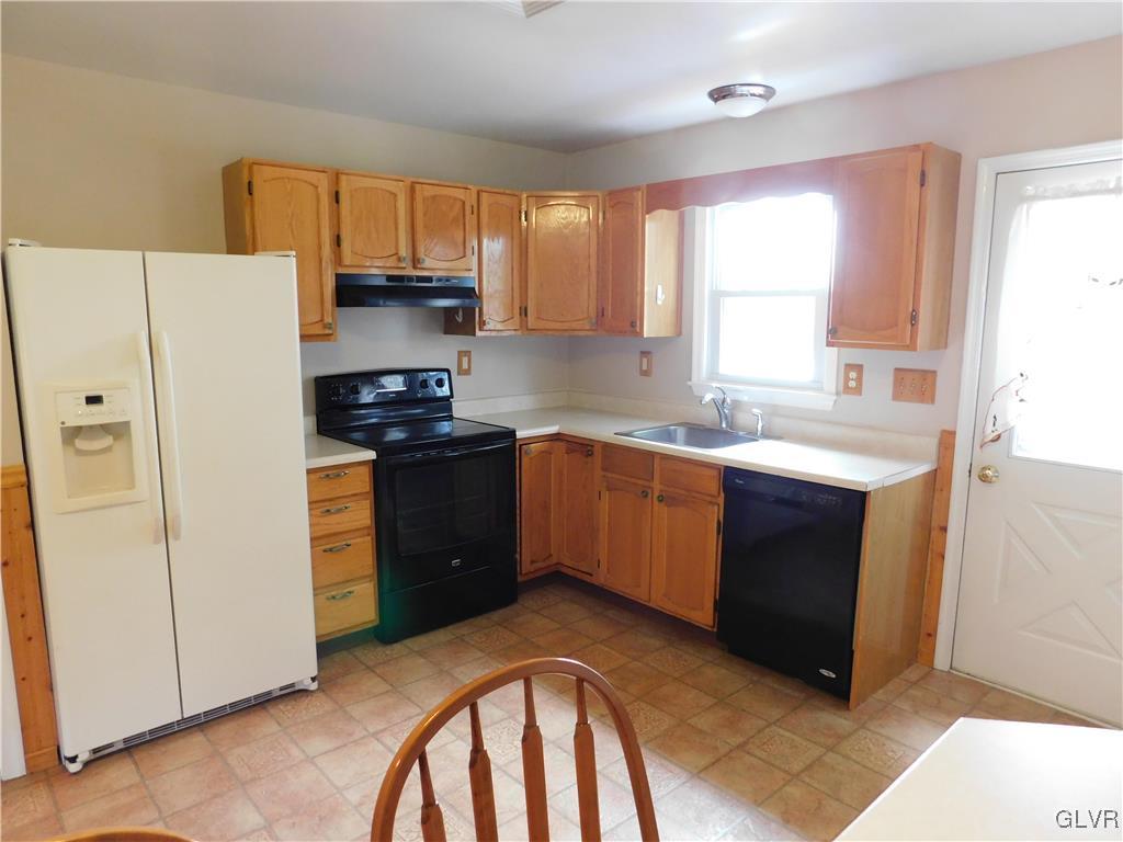 1083 Myrtle Road Walnutport, PA 18088 - Photo 3 of 24 Gallery Image 3