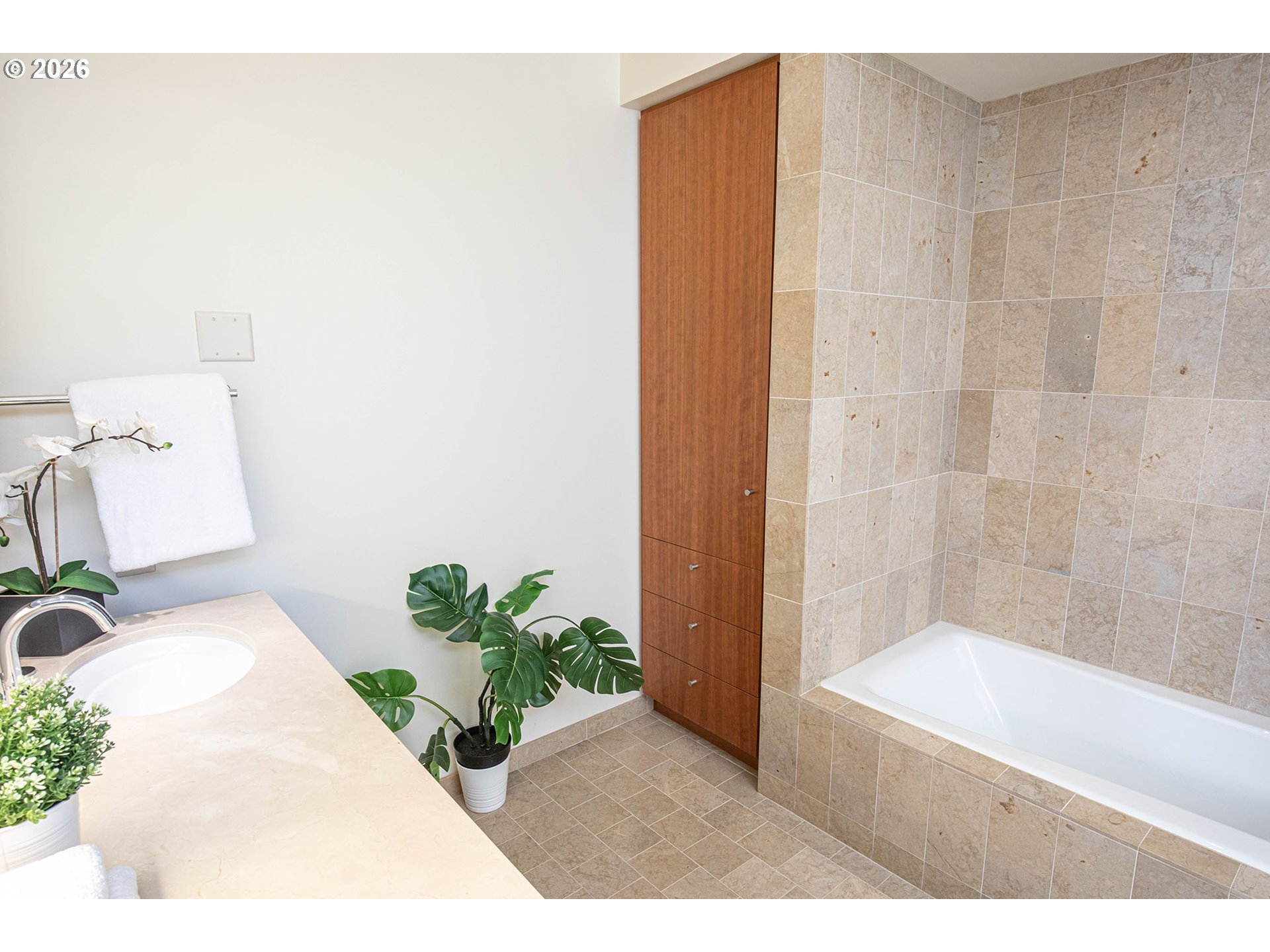841 Southwest Gaines Street, Unit 2012 Portland, OR 97239 - Photo 26 of 44 a bathroom with a tub sink and mirror