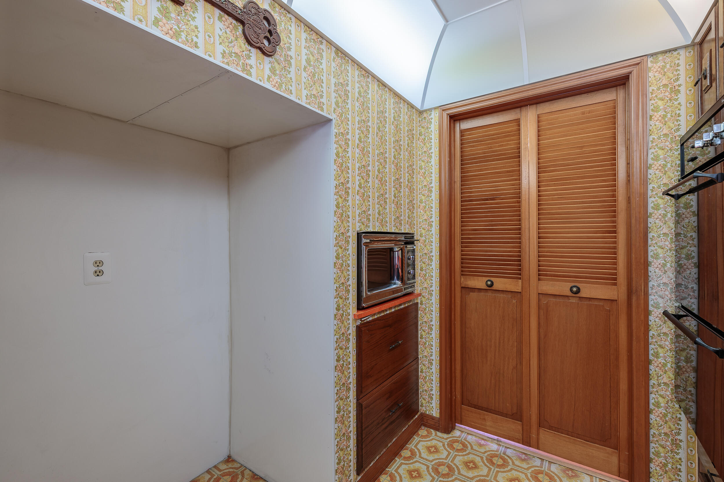 2165 Southeast Flanders Road Port St. Lucie, FL 34952 - Photo 16 of 52 Kitchen