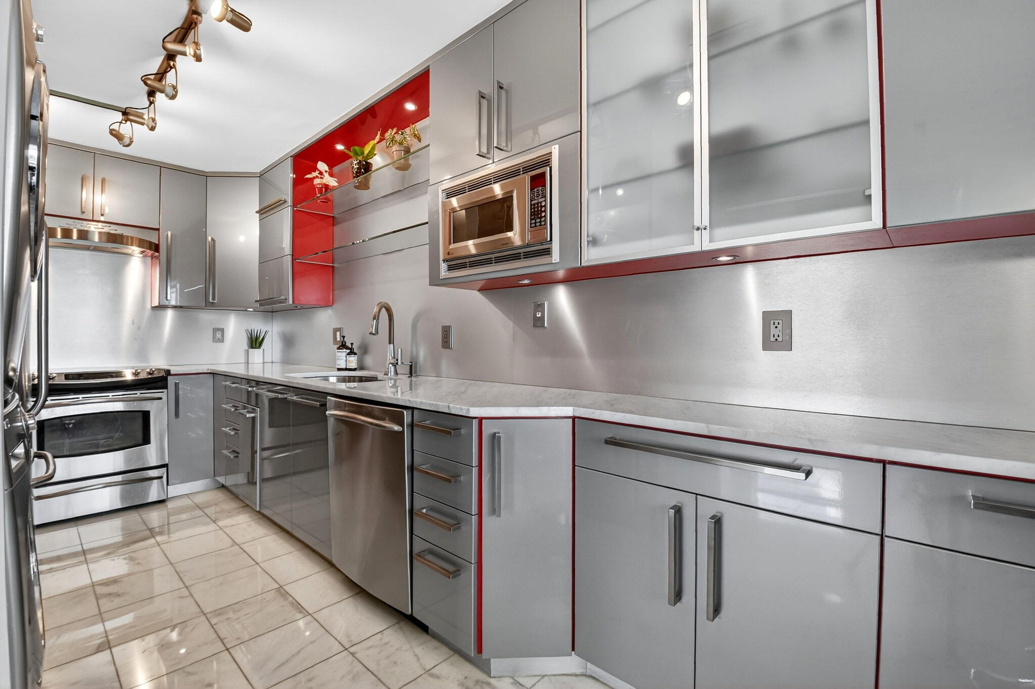 1411 Southwest 27th Avenue, Unit 201 Delray Beach, FL 33445 - Photo 12 of 48 12-web-or-mls-DSC_2805