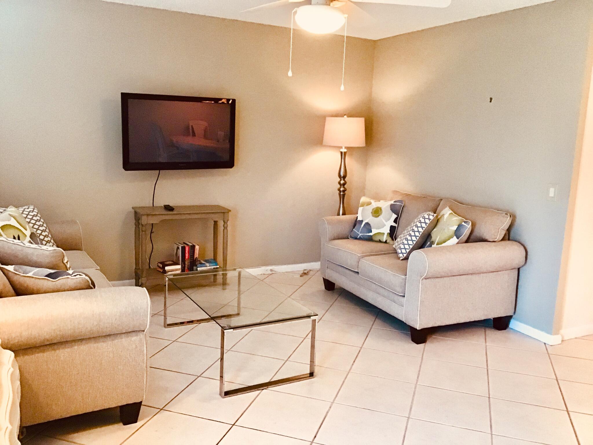 4008 Cornwall East Boca Raton, FL 33434 - Photo 11 of 27 3E2D77A3-F40C-49A3-8DBC-BE09A0819C46 (1)
