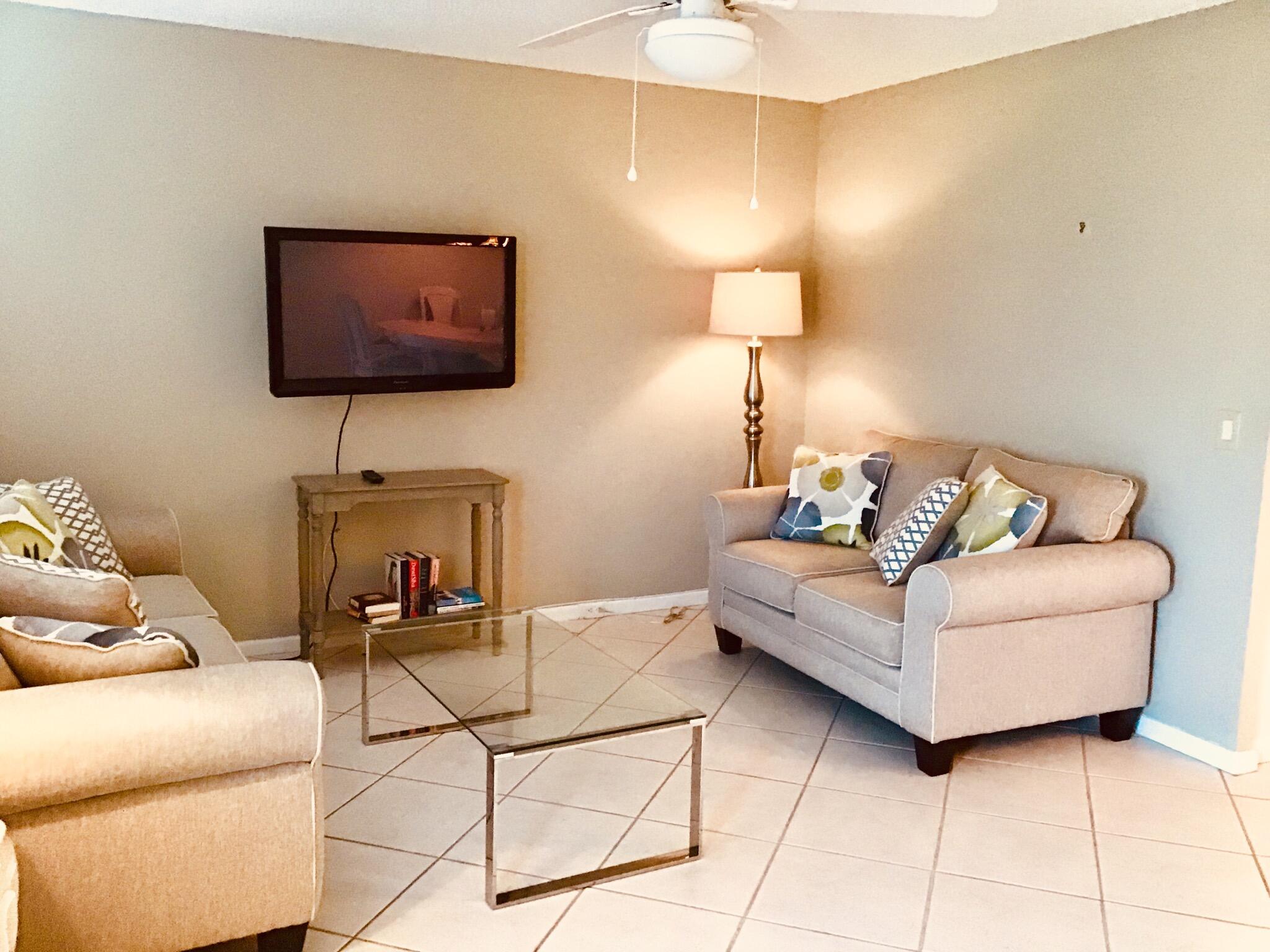 4008 Cornwall East Boca Raton, FL 33434 - Photo 12 of 27 48467788-BB64-4BFA-B947-621713A1466E (1)