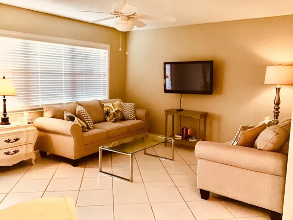 $1,600 | 4008 Cornwall East, Boca Raton, FL 33434