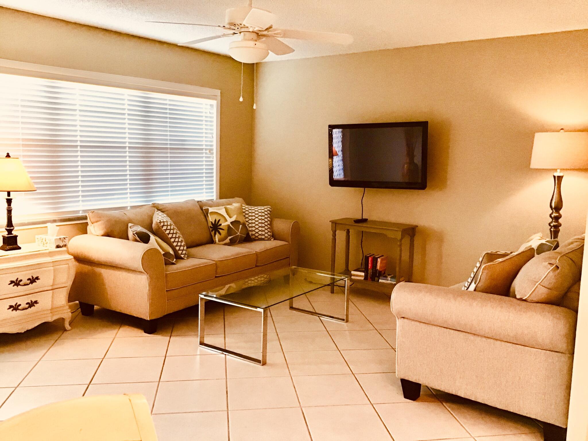 4008 Cornwall East Boca Raton, FL 33434 - Photo 10 of 27 C1F136BB-8F5A-4260-8D8A-A97C3A647CC5 (1)