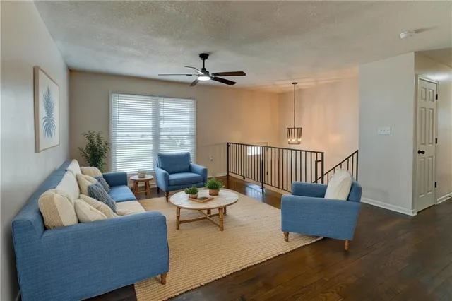 $215,000 | 18607 East 6th Street North, Independence, MO 64056