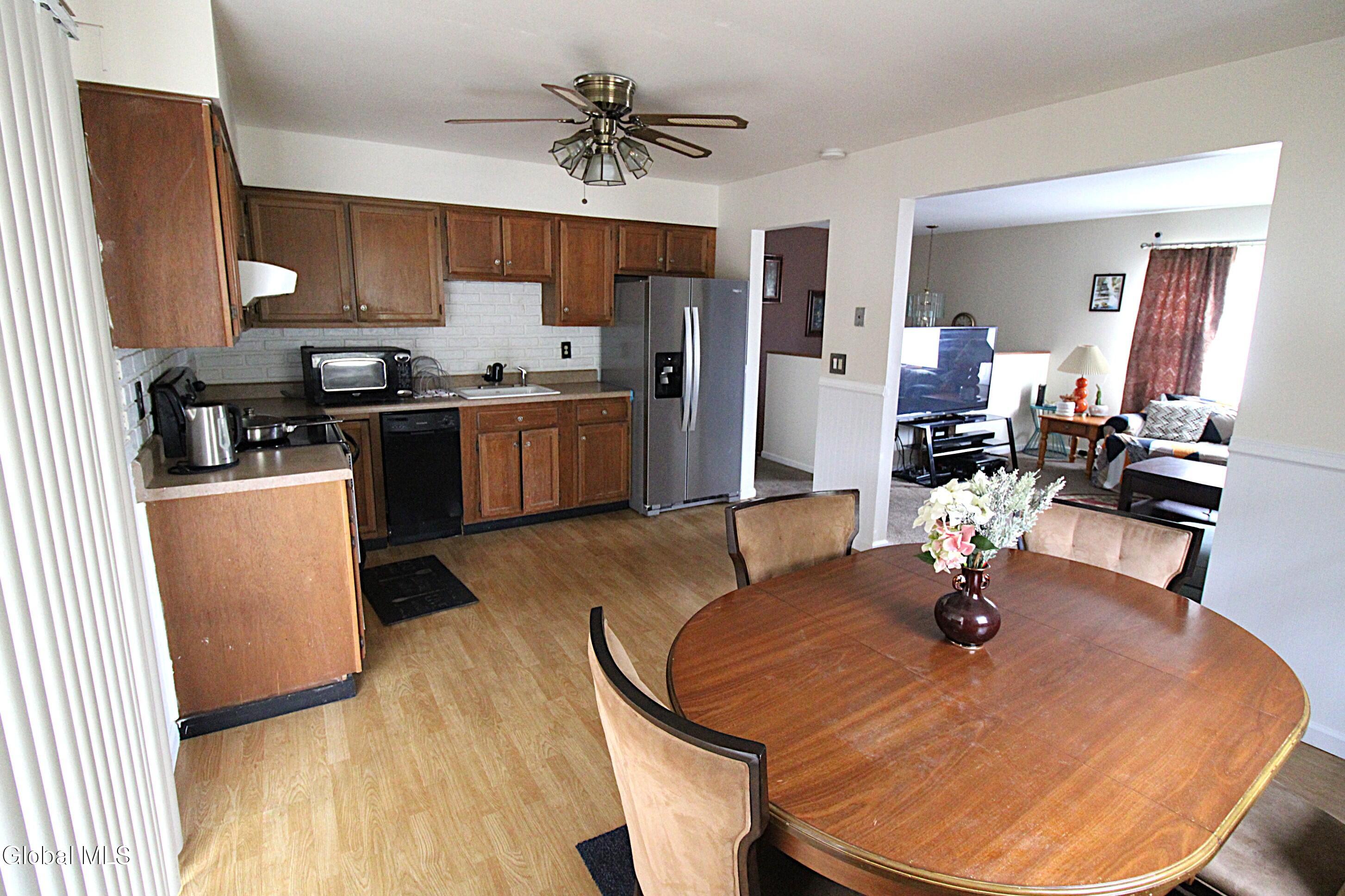 9 Hudson Avenue Colonie, NY 12110 - Photo 4 of 16 IMG_3385 c