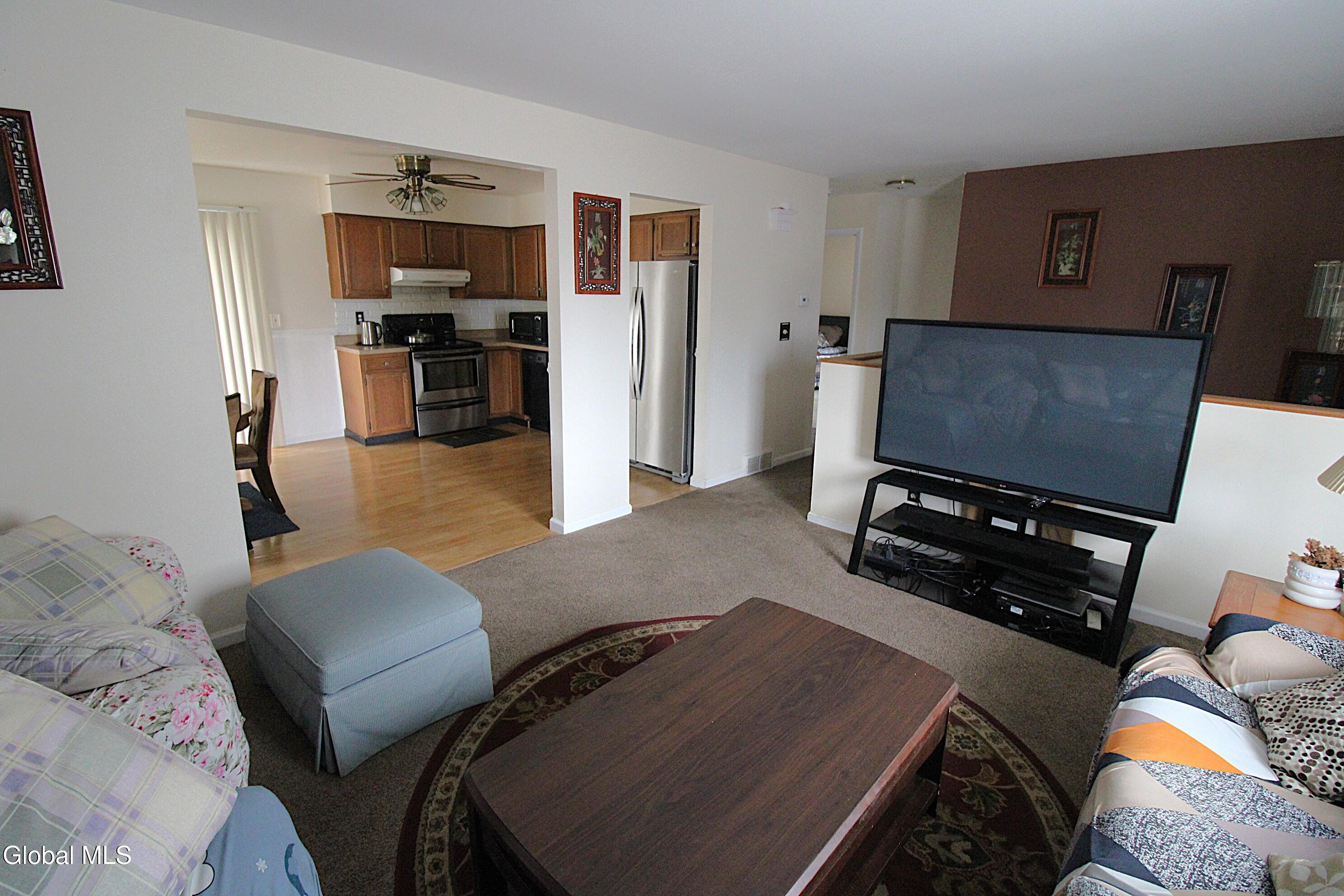 9 Hudson Avenue Colonie, NY 12110 - Photo 9 of 16 IMG_3378 c